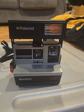 Vintage Sun600 LMS Polaroid Camera